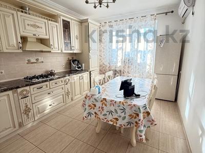 2-бөлмелі пәтер · 66 м² · 7/10 қабат, Нұрсая ш/а., Таумуш Жумагалиев 15, бағасы: 30 млн ₸ в Атырау, мкр Нурсая