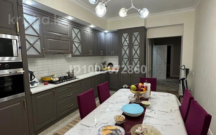 4-комнатная квартира · 156 м² · 4/7 этаж, 19-й мкр 25 за 68 млн 〒 в Актау — фото 2