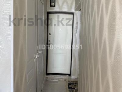 2-бөлмелі пәтер · 56 м² · 4/5 қабат, 15-й мкр — Возле , с ремонтом ,частично с мебелью, счетчики ,сплит система, с видом на море, бағасы: 18 млн 〒 в Актау