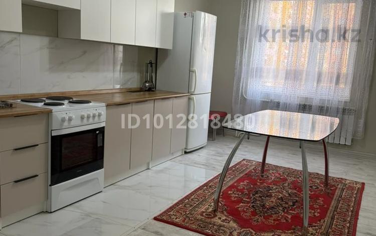 2-бөлмелі пәтер · 73 м² · 2/16 қабат, мкр. Алмагуль, Мкр Алмагуль, бағасы: 200 000 ₸ в Атырау — фото 2