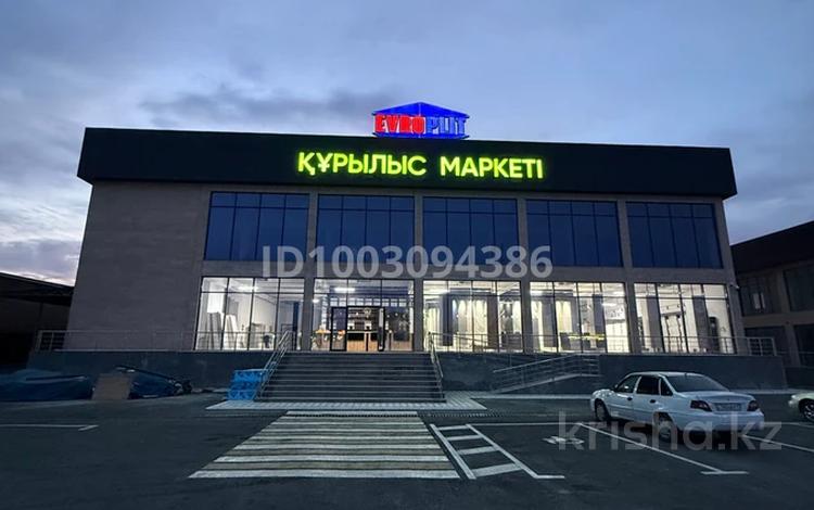 Офисы, магазины и бутики, склады, конференц-залы, кабинеты и рабочие места, студии · 750 м² за 750 000 ₸ в Шымкенте, Абайский р-н — фото 2