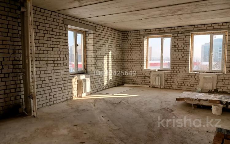 5-комнатная квартира, 135 м², 5/5 этаж, Торайгырова 1/4 за 60 млн 〒 в Павлодаре — фото 2