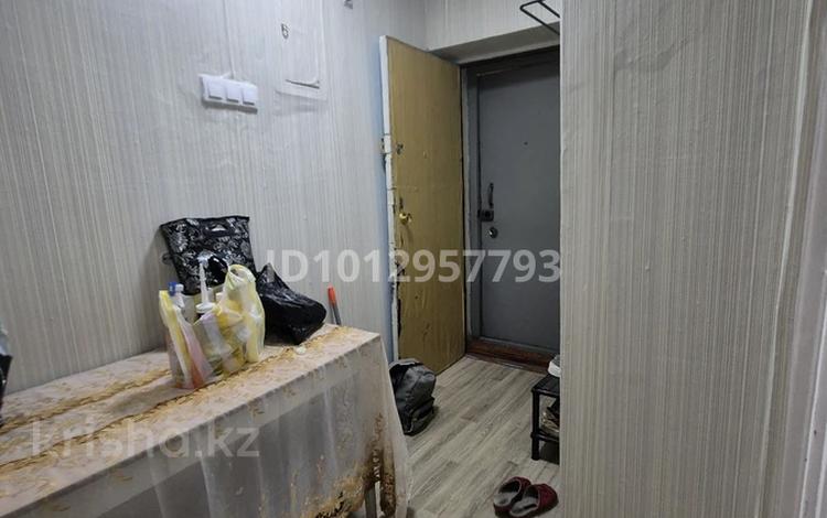 1-бөлмелі пәтер · 29.2 м² · 4/5 қабат, мкр Михайловка , Мкр Михайловка улица Крылова 4 — Возле медучилище, бағасы: 135 000 ₸ в Караганде, Казыбек би р-н — фото 2