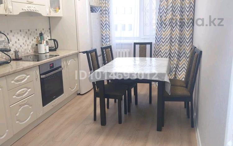 2-комнатная квартира · 63 м² · 8/12 этаж, Торайгырова 2 — Республика за 280 000 ₸ в Астане, р-н Байконур — фото 2