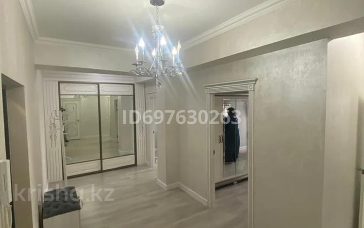 2-комнатная квартира · 77 м² · 4/7 этаж, мкр №8 41/6 за 400 000 ₸ в Алматы, Ауэзовский р-н — фото 2
