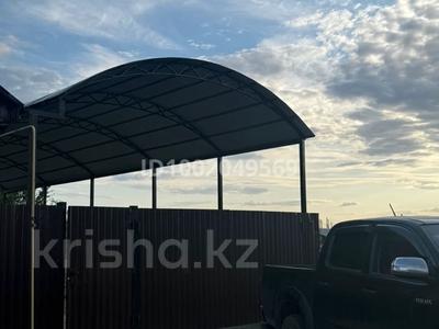 Отдельный дом · 4 комнаты · 130 м² · 7 сот., Мухтара ауезова 2а — Пересечение кооперативной с утвинской тупик за 37.5 млн 〒 в Аксае