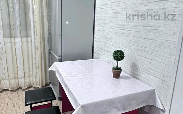 1-бөлмелі пәтер · 55 м² · 4/5 қабат, 2 ш/а., бағасы: 14 000 ₸ в Актобе, мкр 8 — фото 2