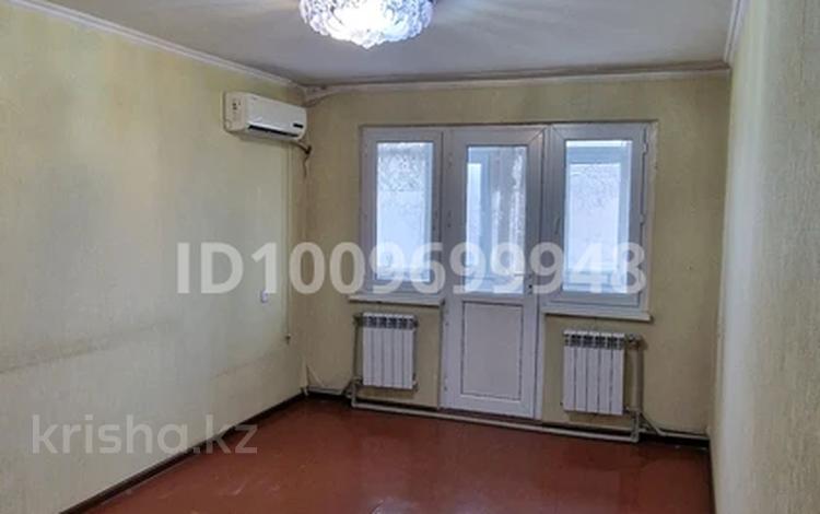3-бөлмелі пәтер · 57 м² · 4/5 қабат, 11-й микрорайон, 11-й микрорайон 184 — Уалиханов, сш 40., бағасы: 19.5 млн ₸ в Шымкенте, Енбекшинский р-н — фото 2
