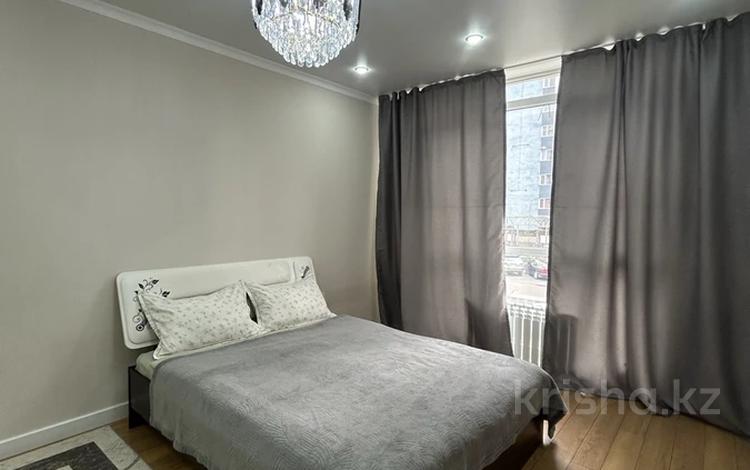 1-бөлмелі пәтер · 50 м² · 2/9 қабат, Шұғыла ш/а. 340/35 к16, бағасы: 15 000 ₸ в Алматы, Наурызбайский р-н — фото 2