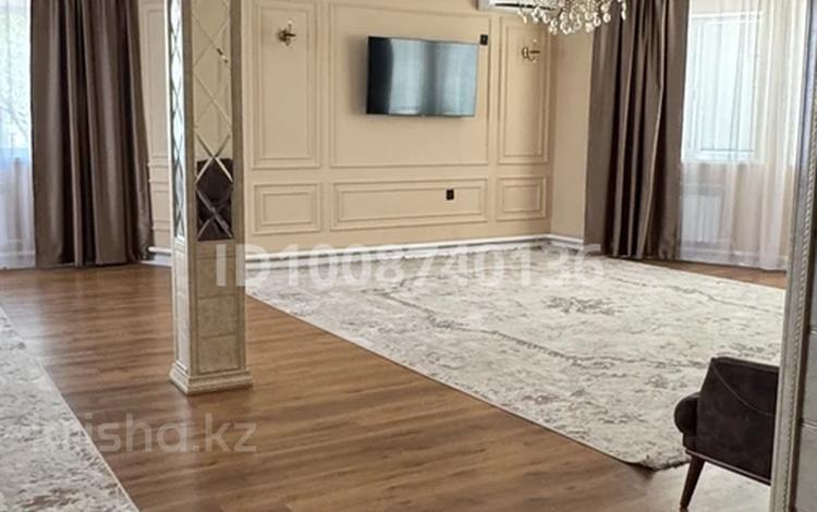 Отдельный дом · 4 комнаты · 360 м² · 8 сот., мкр Жулдыз, 33 4 за 55 млн ₸ в Атырау — фото 2