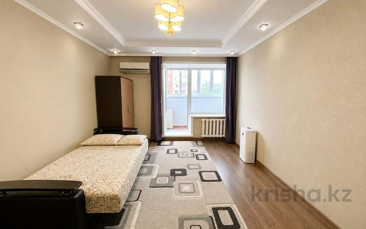 3-комнатная квартира · 80.8 м² · 3/5 этаж, мкр Михайловка , Касыма Аманжолова 59 за 35 млн ₸ в Караганде, Казыбек би р-н — фото 2