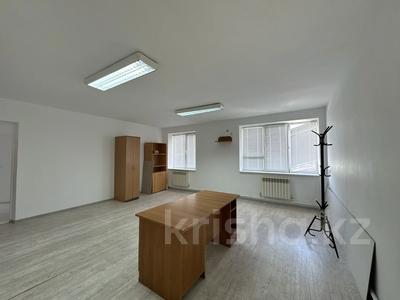 Кабинеттер және жұмыс орындары · 300 м², бағасы: 1.5 млн ₸ в Атырау, мкр Привокзальный-5