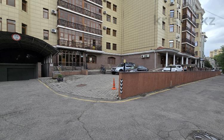 Свободное назначение, офисы, магазины и бутики, салоны красоты, медцентры и аптеки, образование · 389.7 м² за 4 млн 〒 в Алматы, Медеуский р-н — фото 3