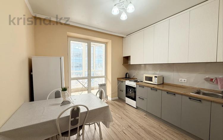 1-комнатная квартира · 37.5 м², Кабанбай батыра 59А за 25.9 млн ₸ в Астане, Нура р-н — фото 2