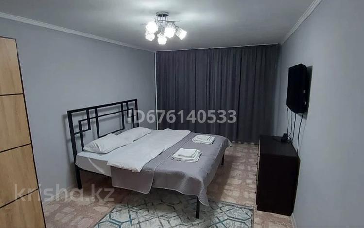 1-комнатная квартира, 46 м², 2/5 этаж посуточно, Новый гарышкер 6 за 8 000 〒 в Талдыкоргане — фото 2