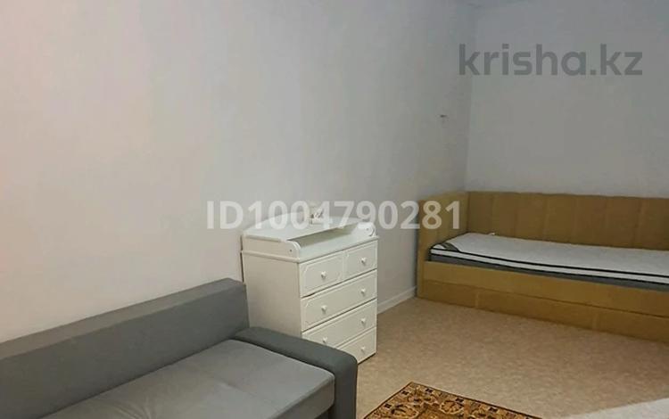 1-комнатная квартира · 42 м² · 9/10 этаж, Республики 43а — За ЦОНом за 200 000 ₸ в Астане, Сарыарка р-н — фото 2