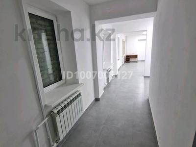 Офисы, образование, кабинеты и рабочие места · 77 м² за 3 500 〒 в Таразе