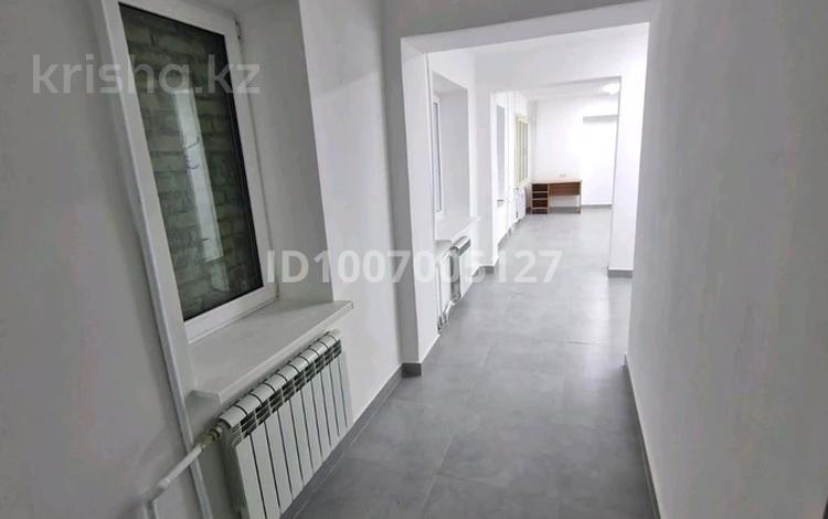 Офисы, образование, кабинеты и рабочие места · 77 м² за 3 500 ₸ в Таразе — фото 2