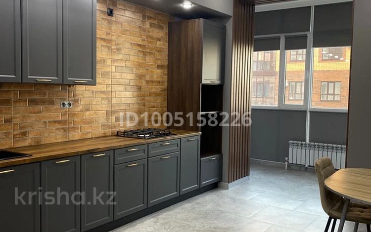 1-комнатная квартира · 55 м² · 2/9 этаж, мкр Жана Орда, Б.Жуманиязова 97 — Ресторан - ARNAU, Paris - Lounge bar. за 20 000 ₸ в Уральске — фото 2