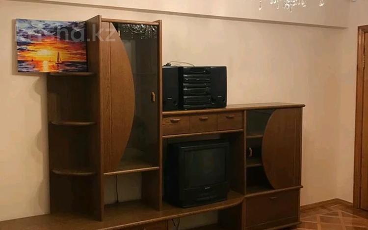 3-комнатная квартира · 90 м² · 2/5 этаж, мкр Самал-3, Достык 107 за 450 000 ₸ в Алматы, Медеуский р-н — фото 2