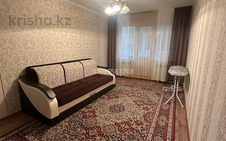 2-комнатная квартира, 44 м², 2/5 этаж помесячно, Абулхаир хана 26 — Супермаркет Дина электрон