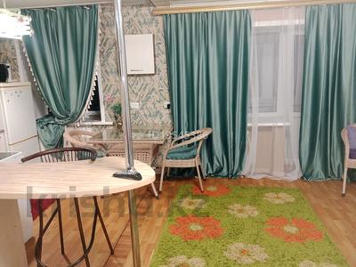 3-комнатная квартира · 50 м² · 2/5 этаж, Крылова 86 — Ауэзова за 15 000 ₸ в Усть-Каменогорске
