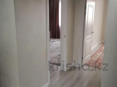 3-бөлмелі пәтер · 98 м² · 1/5 қабат, Алтын орда ш/а., бағасы: 38 млн ₸ в Актобе, мкр. Алтын орда