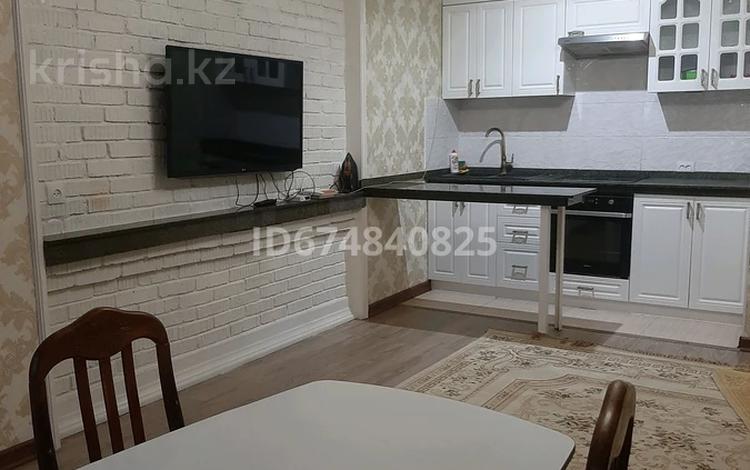 2-бөлмелі пәтер, 80 м², 3/15 қабат тәулігіне, Ул.Масанчи 23 — Гоголя, бағасы: 20 000 〒 в Алматы, Алмалинский р-н — фото 2