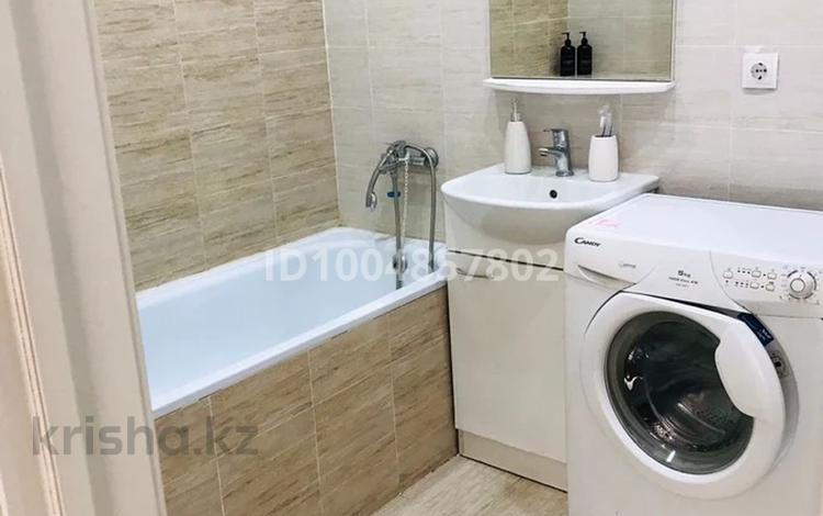 1-комнатная квартира · 37 м² · 13/25 этаж, мкр 11 112г — Центр за 11 500 ₸ в Актобе — фото 2