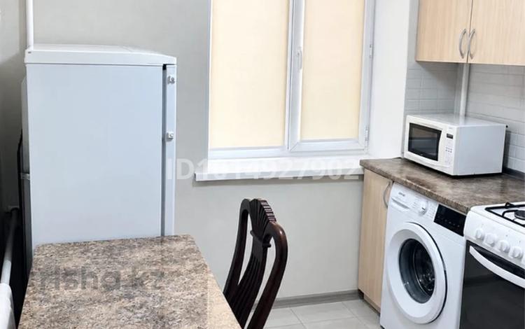 1-комнатная квартира · 32 м² · 3/5 этаж, мкр Центральный, Сатпаев 10 за 170 000 ₸ в Атырау — фото 3