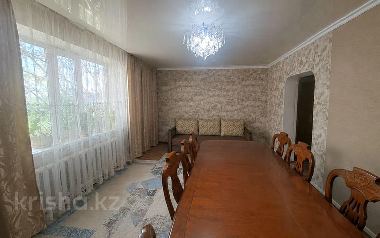 Үйдің бір бөлігі · 4 бөлме · 168 м² · 10 жүзд., 9а микрорайон — Напротив 8 микрорайона, бағасы: 18 млн ₸ в Темиртау — фото 2