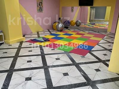 Свободное назначение, офисы, магазины и бутики, салоны красоты, образование · 150 м² за 800 000 ₸ в Актобе, мкр 5