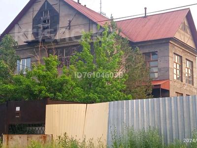 Отдельный дом · 8 комнат · 367 м² · 14 сот., 9 а 89 — Магазин Маяк за 55 млн 〒 в Караганде