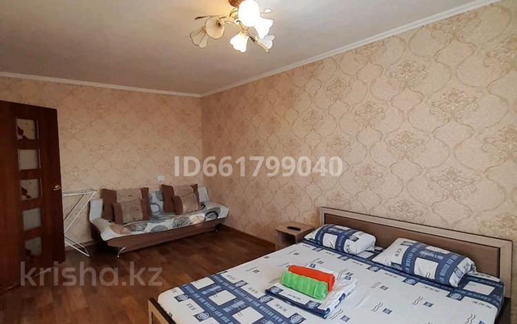 1-комнатная квартира, 40 м², 9/9 этаж посуточно, Камзина 64 за 8 000 〒 в Павлодаре — фото 11