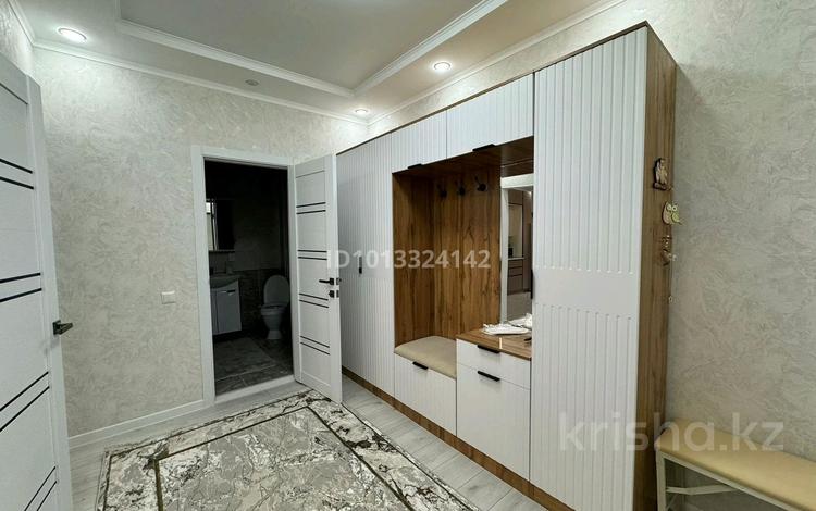 2-комнатная квартира · 62 м² · 2/5 этаж, мкр Строитель 30/2 за 260 000 ₸ в Уральске — фото 2