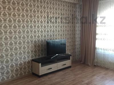 2-бөлмелі пәтер, 70 м², 8/8 қабат ай сайын, Алии Молдагуловой 50а, бағасы: 170 000 〒 в Актобе