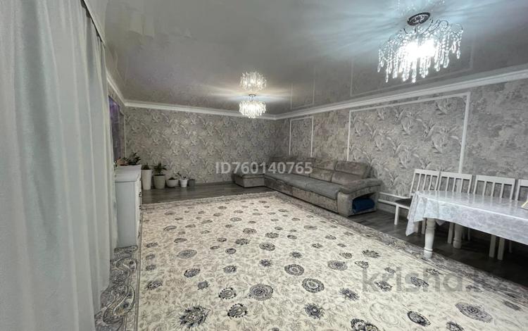 Отдельный дом · 3 комнаты · 120 м² · 6 сот., Демократческая 3 за 39.5 млн 〒 в Уральске — фото 2