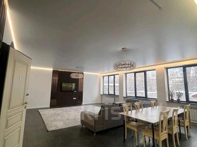 Отдельный дом · 8 комнат · 400 м² · 9 сот., Сарбайская за 2 млн ₸ в Алматы, Медеуский р-н