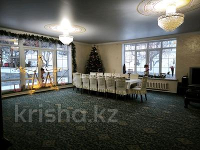 Дом · 5 комнат · 220 м², Момышулы — Рядом остановка 224 за 100 000 〒 в Байбулаке