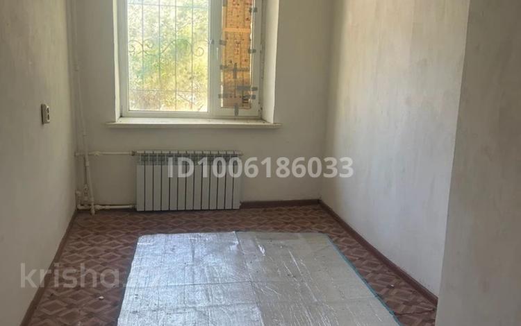 1 бөлме · 10 м² · 1 қабат, 2 ш/а., Гришина 72, бағасы: 40 000 ₸ в Актобе, мкр 8 — фото 2