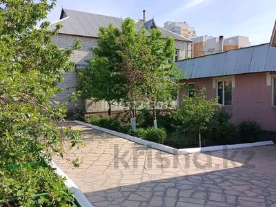 Отдельный дом · 4 комнаты · 270 м² · 10 сот., Орхон 2 — проспект Кошкарбаева-кордай за 165 млн ₸ в Астане, Сарайшык р-н