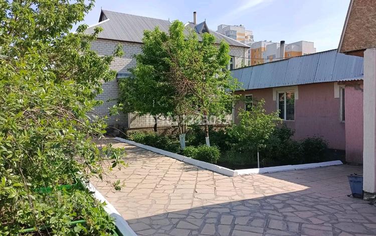 Отдельный дом · 4 комнаты · 270 м² · 10 сот., Орхон 2 — проспект Кошкарбаева-кордай за 165 млн ₸ в Астане, Сарайшык р-н — фото 2