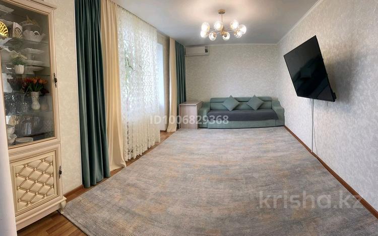 3-комнатная квартира · 80.4 м² · 9/10 этаж, мкр Кунаева 57 — 6-мкрн по Абулхаир хана за 28 млн ₸ в Уральске — фото 11