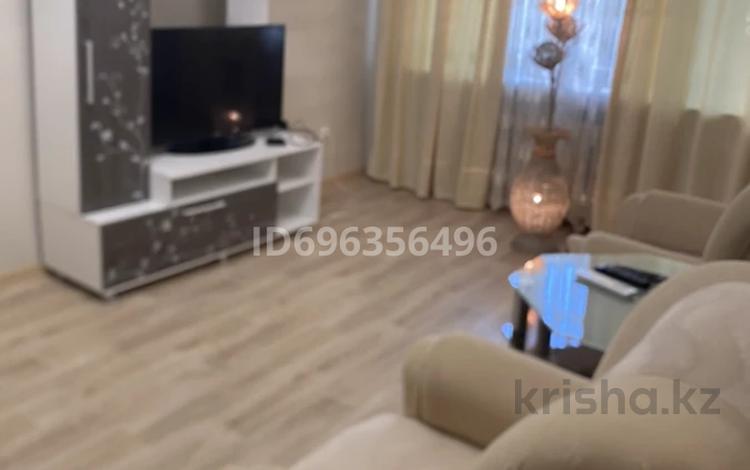 2-комнатная квартира · 80 м² · 1/5 этаж, Авангард 4 мкр 17 — Авангард за 12 000 〒 в Атырау, мкр Авангард-4 — фото 2