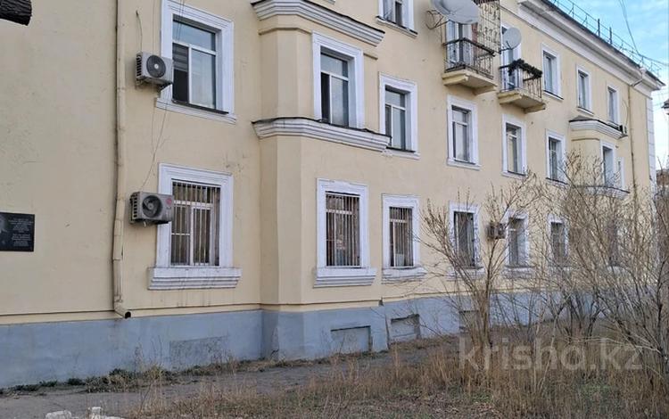 2-комнатная квартира · 45.6 м² · 3/3 этаж, Б.Момышулы 37 — Сквер Победы,Цум,шк 28,гимназия37 за 17.5 млн ₸ в Семее — фото 2