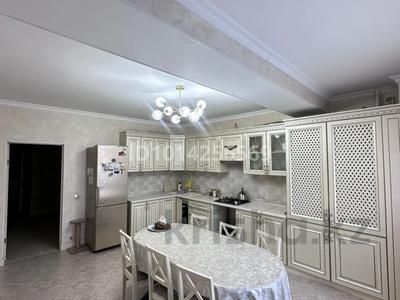 3-бөлмелі пәтер · 117 м² · 1/5 қабат, Алтын орда ш/а. 9/5 — Халел Досмухамедулы и Мангилик ел, бағасы: 350 000 ₸ в Актобе, мкр. Алтын орда
