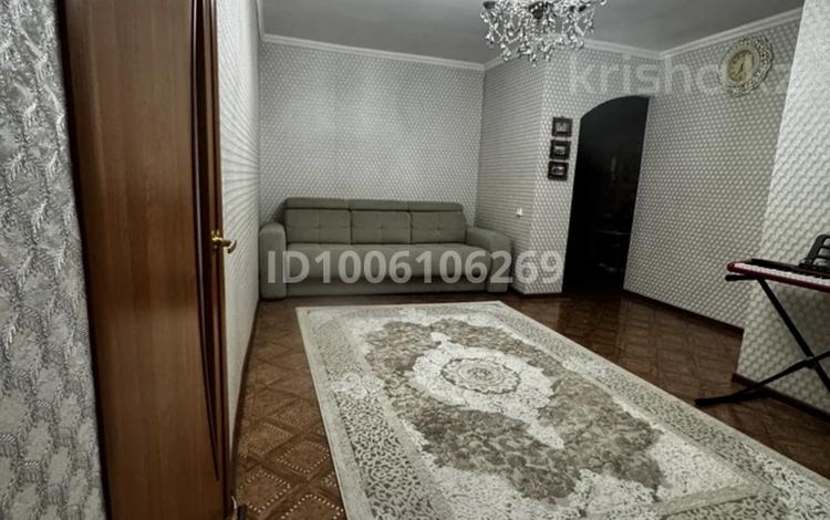 2-бөлмелі пәтер · 43 м² · 2/4 қабат, Шакарима 152, бағасы: 200 000 ₸ в Семее — фото 2