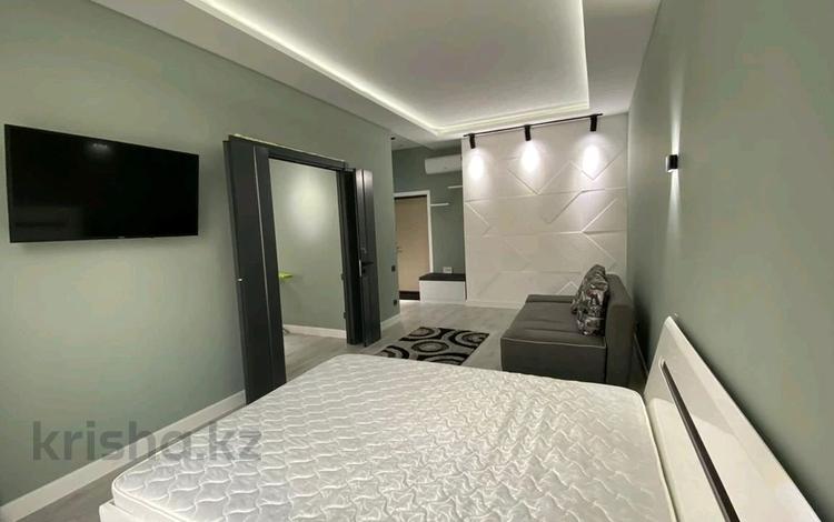 1-комнатная квартира · 45 м² · 7/12 этаж, Кабанбай Батыра 223/161 — Байзакова за 280 000 ₸ в Алматы, Алмалинский р-н — фото 2