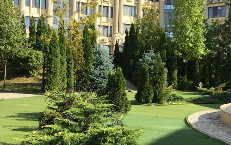 4-комнатная квартира · 280 м² · 2/5 этаж, Брусиловского за 240 млн 〒 в Петропавловске — фото 2