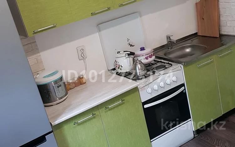 1-бөлмелі пәтер · 40 м² · 1/6 қабат, мкр Кокжиек 49, бағасы: 23 млн ₸ в Алматы, Жетысуский р-н — фото 2